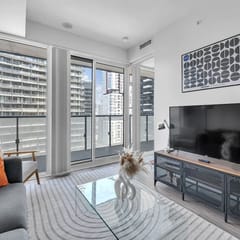 Modern 1BDR Condo | Toronto's Most Iconic Location