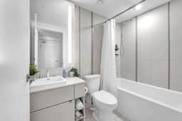 Modern 1BDR Condo | Toronto's Most Iconic Location