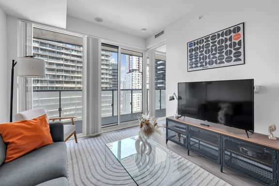 Modern 1BDR Condo | Toronto's Most Iconic Location - Image 1