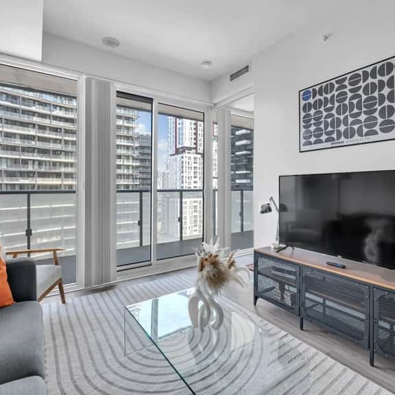 Modern 1BDR Condo | Toronto's Most Iconic Location - Image 1