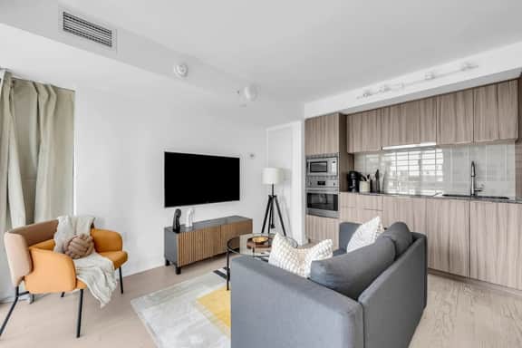 Chic & Stylish Condo in the Heart of Toronto