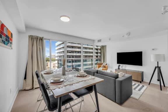 Chic & Stylish Condo in the Heart of Toronto