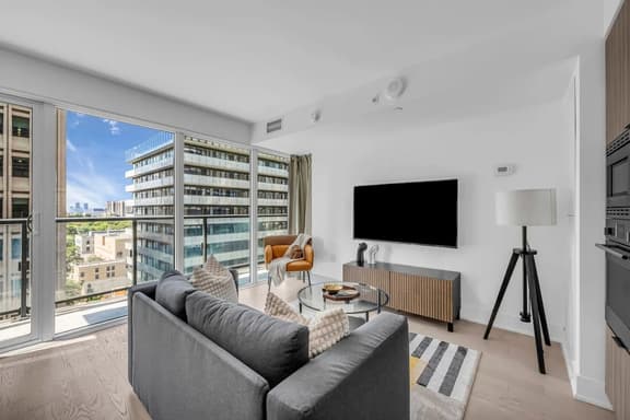 Chic & Stylish Condo in the Heart of Toronto