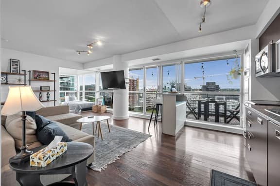 Liberty Village Corner Suite | Skyline & Balcony